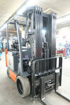 Montacargas Eléctrico (4 ruedas) 2014  Toyota 8fbcu25 (3)