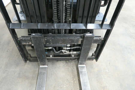 Montacargas Eléctrico (4 ruedas) 2014  Toyota 8fbcu25 (4)