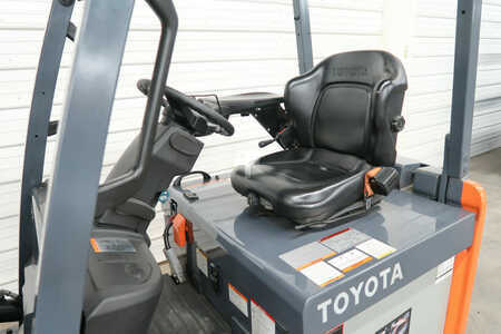 Montacargas Eléctrico (4 ruedas) 2014  Toyota 8fbcu25 (6)