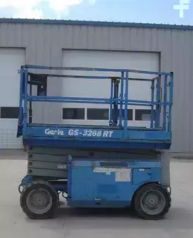 Montacargas Todo Terreno 2011  Genie gs3268rt (5)