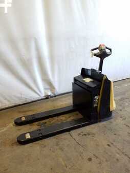 Electric Pallet Jacks 2015  Yale mpb045 (1)