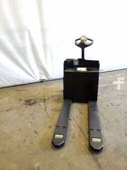 Electric Pallet Jacks 2015  Yale mpb045 (2)