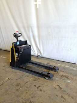 Electric Pallet Jacks 2015  Yale mpb045 (3)