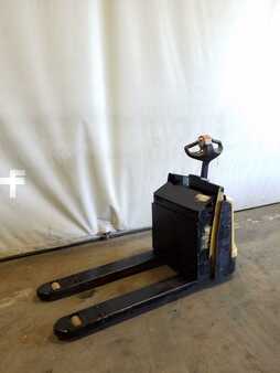 Electric Pallet Jacks 2015  Yale mpb045 (1)