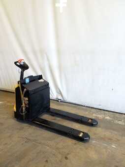 Electric Pallet Jacks 2015  Yale mpb045 (3)