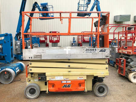 4 Wheels 2013  JLG 2030es (1)