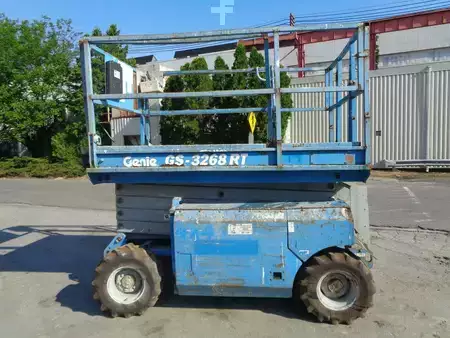 Montacargas Todo Terreno 2011  Genie gs3268rt (2)