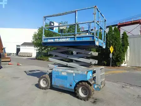 Montacargas Todo Terreno 2011  Genie gs3268rt (7)