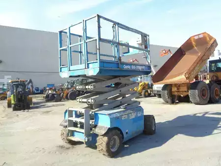 Montacargas Todo Terreno 2011  Genie gs3268rt (9)