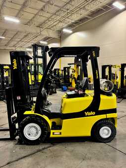 Propane Forklifts 2018  Yale GLP050VXN (1)