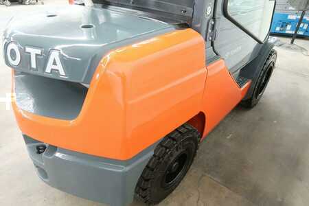 Diesel Forklifts 2017  Toyota 8fdu32 (3)