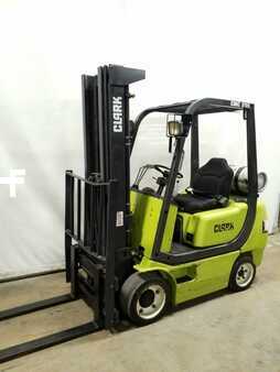 Propane Forklifts - Clark cmc20s (1)