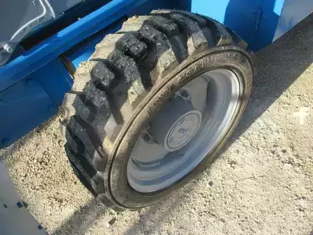 Montacargas Todo Terreno 2011  Genie gs5390rt (14)