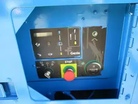 Montacargas Todo Terreno 2011  Genie gs5390rt (8)