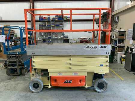 4 Wheels 2012  JLG 2630es (1)