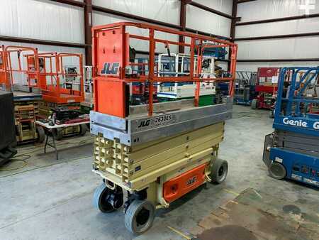 4 Wheels 2012  JLG 2630es (3)
