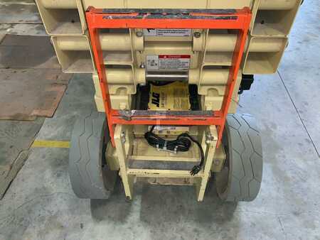 4 Wheels 2012  JLG 2630es (6)