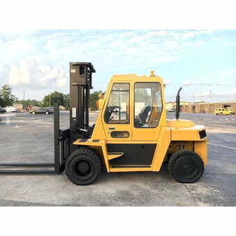 Carretilla elevadora diésel 2008  CAT Lift Trucks dp70 (1)