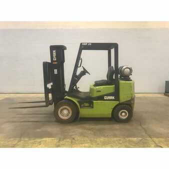 Propane Forklifts 1996  Clark cgp25 (1)