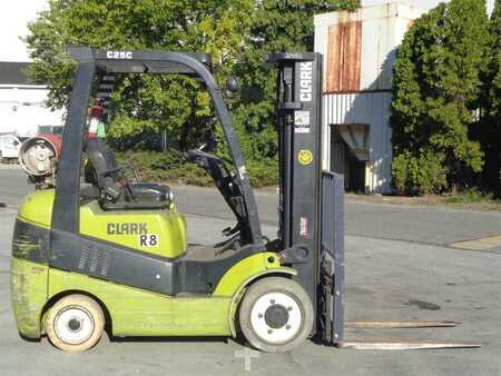 Propane Forklifts - Clark c25cl (1)