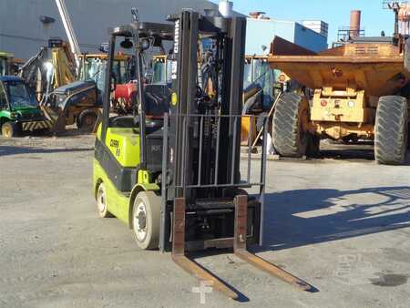 Propane Forklifts - Clark c25cl (11)