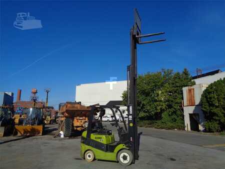 Propane Forklifts - Clark c25cl (16)