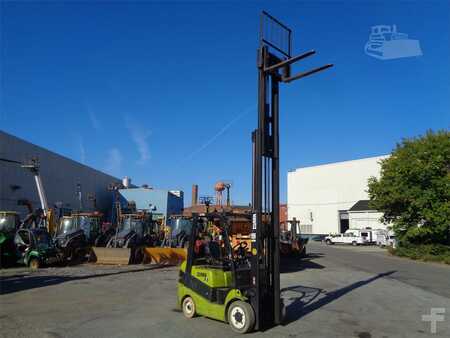 Propane Forklifts - Clark c25cl (17)