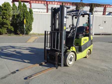 Propane Forklifts - Clark c25cl (2)