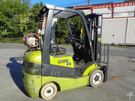Propane Forklifts - Clark c25cl (8)