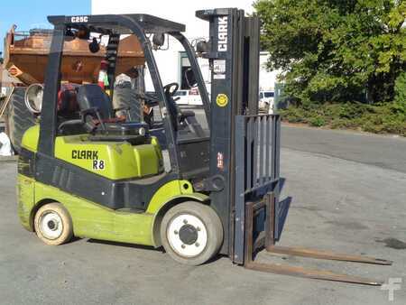 Propane Forklifts - Clark c25cl (9)