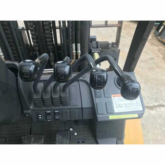 Diesel Forklifts 2014  CAT Lift Trucks dp55n1 (10)