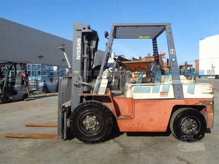Diesel Forklifts - Nissan wf03a35v (1)
