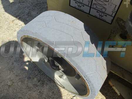 4 Wheels 2012  JLG 2630es (8)