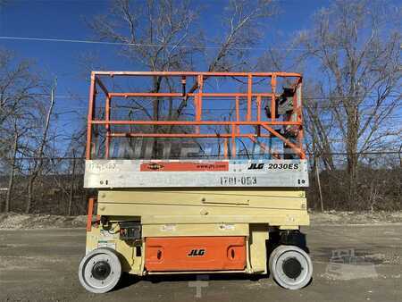 4 Wheels - JLG 2030es (1)