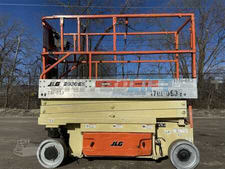 4 Wheels - JLG 2030es (14)
