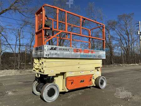 4 Wheels - JLG 2030es (18)