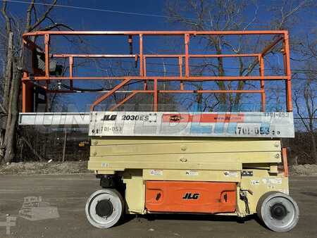 4 Wheels - JLG 2030es (5)
