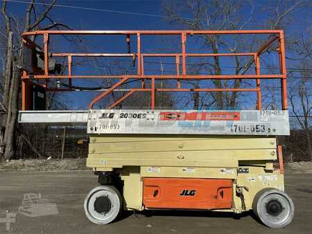 4 Wheels - JLG 2030es (7)
