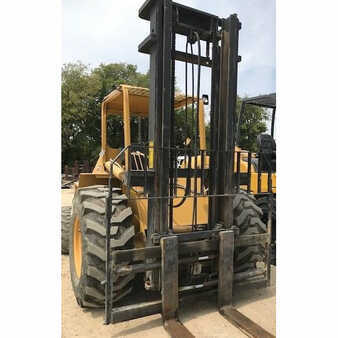 Rough Terrain Forklifts 2012  Mastercraft  (3)