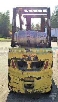 Propane Forklifts 2015  Nissan mcp1f2a25lv (2)