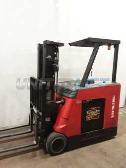 Stackers stand-on - Raymond 420 (1)