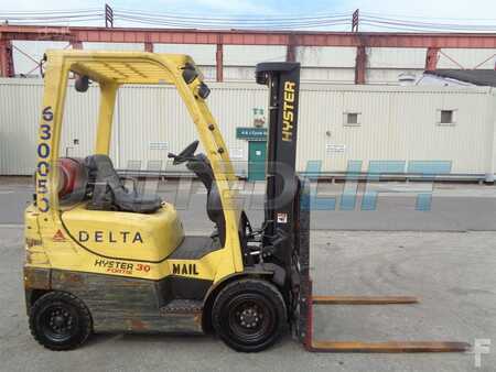 Propane Forklifts 2011  Hyster h30ft (1)