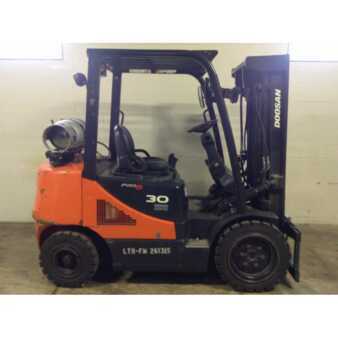 Carretilla elevadora GLP 2013  Doosan g30e3-5lp (1)