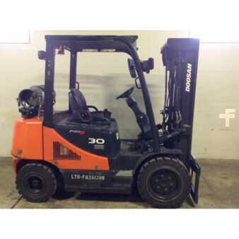 Carretilla elevadora GLP 2013  Doosan g30e3-5lp (1)