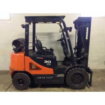 Carretilla elevadora GLP 2013  Doosan g30e3-5lp (1)