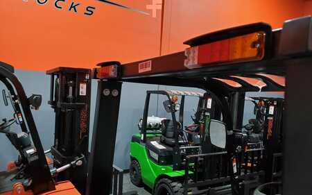 Propane Forklifts 2025  Viper fy45 (7)
