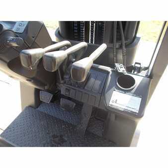 Propane Forklifts 2013  Nissan cf50 (8)