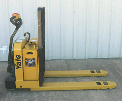 Electric Pallet Jacks 2008  Yale mpw050 (2)