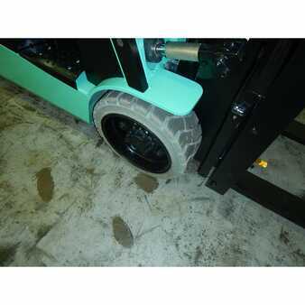 Propane Forklifts 2001  Mitsubishi fgc30k (9)