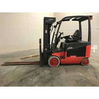 Eléctrica de 4 ruedas 2007  Linde e30c (1)